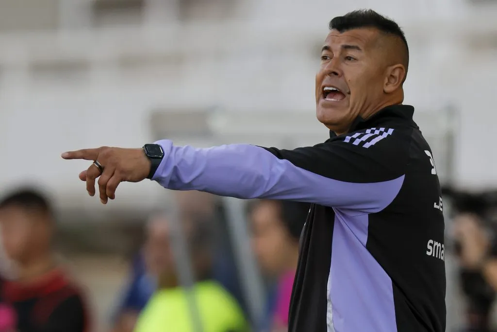 Jorge Almirón cambia la formación de Colo Colo para ir a buscar los tres puntos en Copa Libertadores. Foto: Photosport.