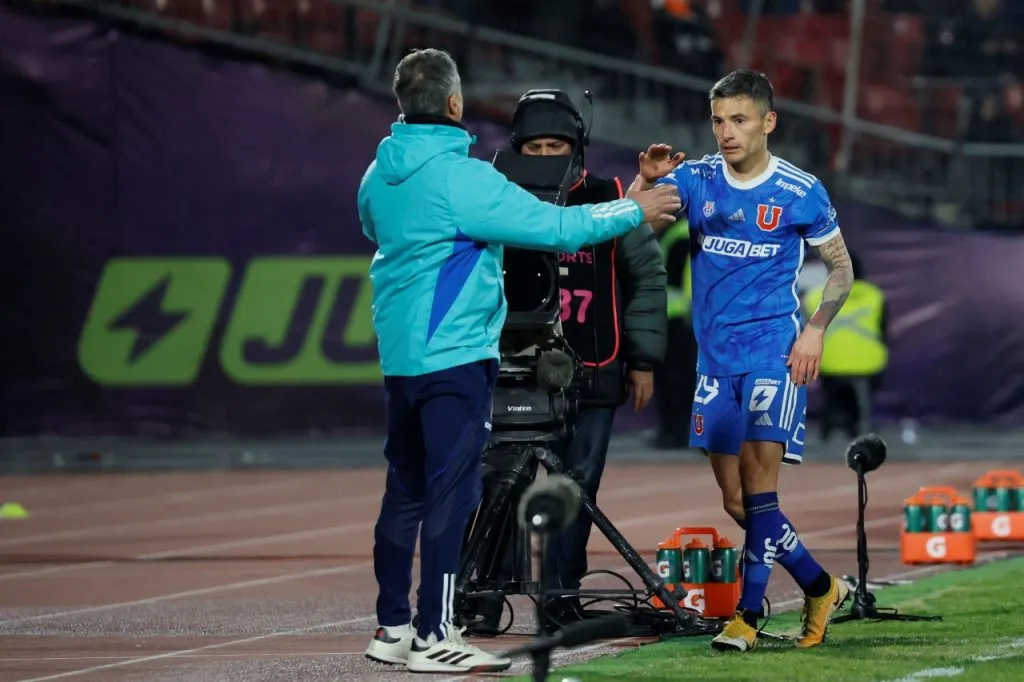 Charles Aránguiz, un inamovible para Gustavo Álvarez en la U (Photosport)