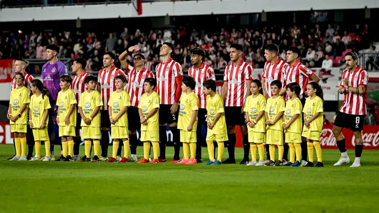 Estudiantes confirmó formación titular previo al viaje a Chile.