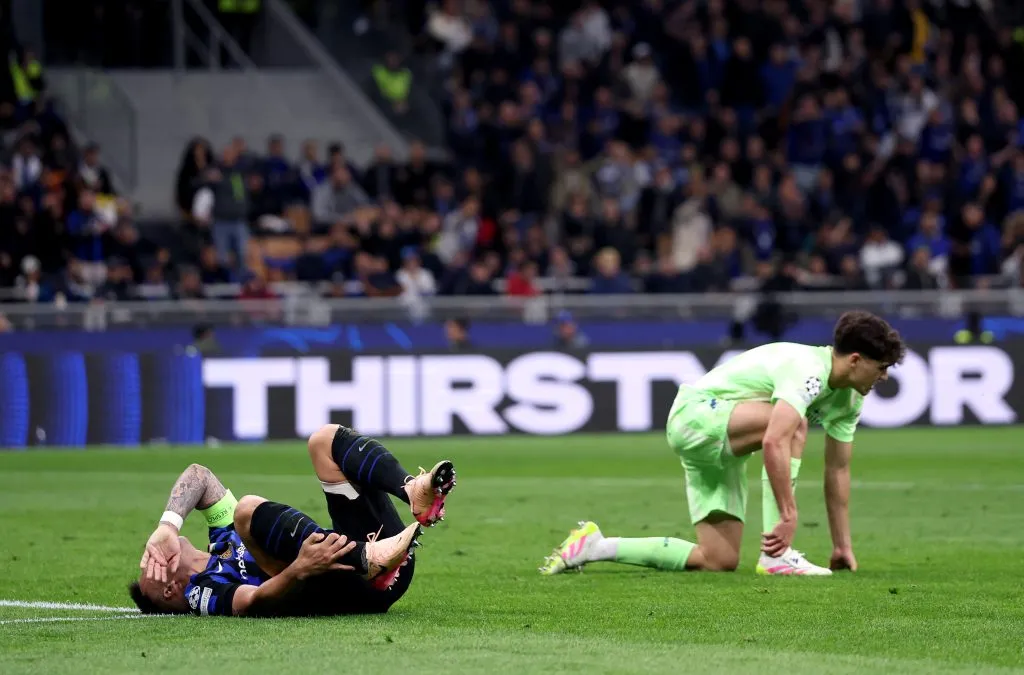 Pau Cubarsi derribó a Lautaro Martínez en el área culé | Getty Images