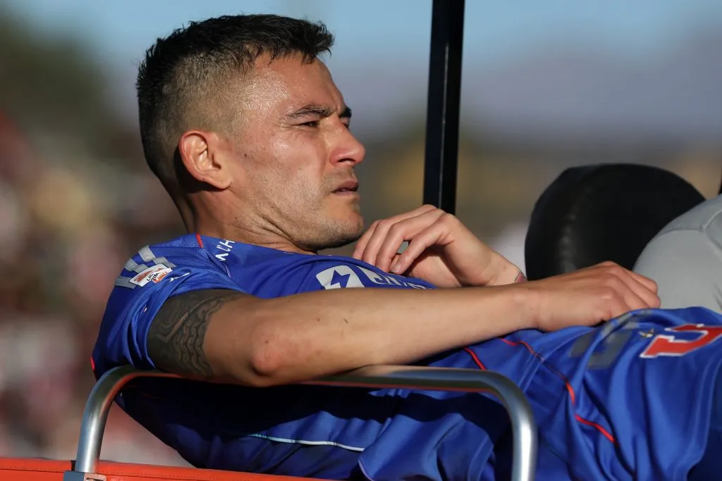 Charles Aránguiz venía con complicaciones desde el encuentro ante Palestino. Foto: Javier Salvo/Photosport
