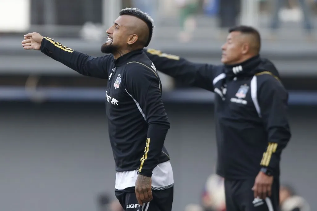 Vidal ya ha tenido actitudes de técnico en Colo Colo | Photosport