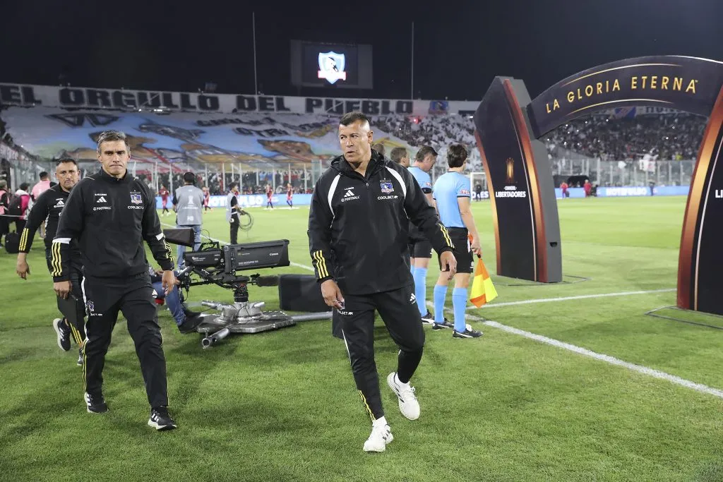 Jorge Almirón renovó su contrato con Colo Colo este año | Photosport