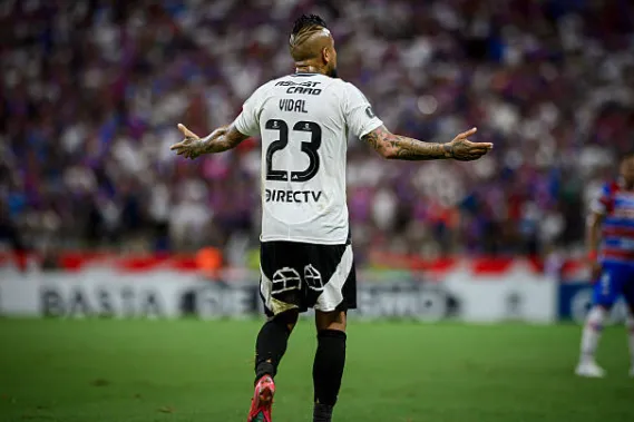 Arturo Vidal en el Arena Castelao ante Fortaleza. (Getty Images).