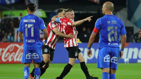 Estudiantes goleó a domicilio a la U y la tabla de posiciones se ajustó. Foto: Photosport.