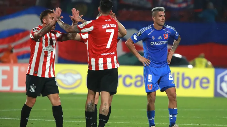 Leandro Fernández no pudo hacer nada en U de Chile ante Estudiantes.