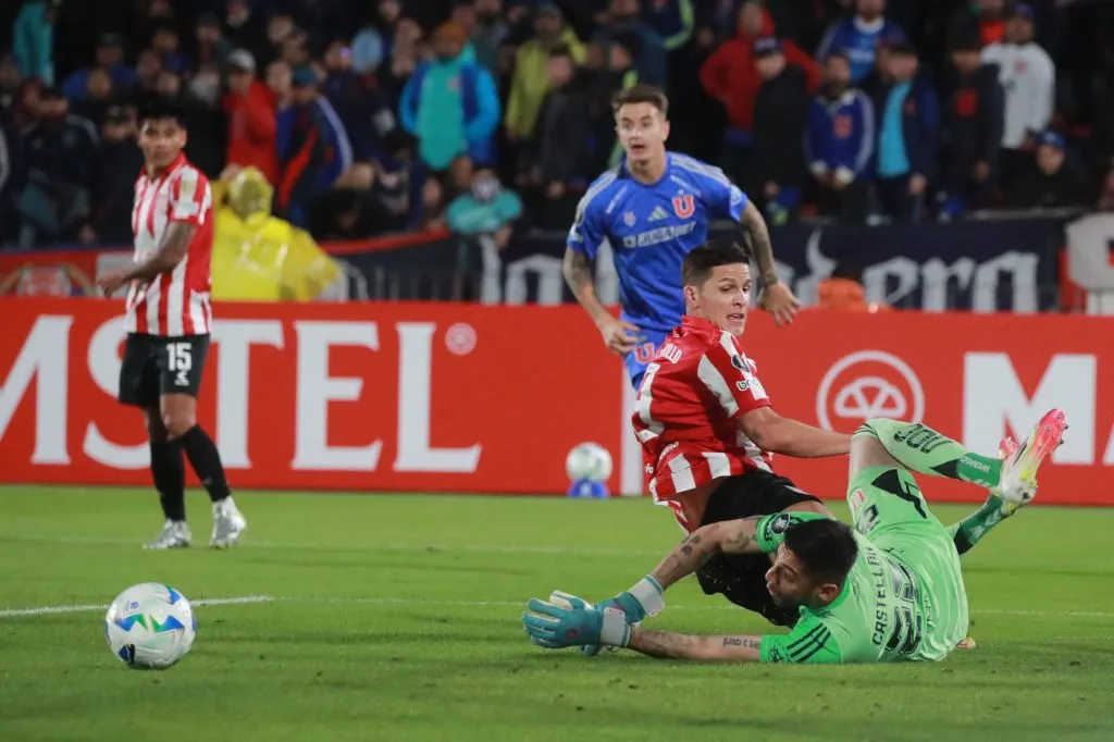 ¿Calderón o Castellón? Johnny Herrera tiene al responsable del primer gol de Estudiantes a la U.