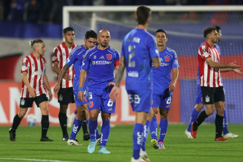 Marcelo Díaz, Montes y Poblete en el fatídico primer tiempo. (Felipe Zanca/Photosport).