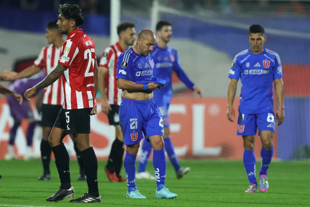Marcelo Díaz asume el mal primer tiempo de U de Chile vs Estudiantes. Foto: Felipe Zanca/Photosport