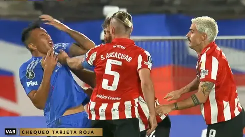 Rodrigo Contreras dio vuelta al continente con esta acción.