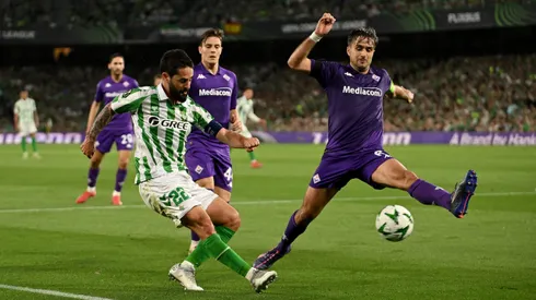 El elenco de Manuel Pellegrini busca sellar esta tarde su paso a la gran final de la Conference League.