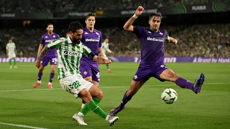 El elenco de Manuel Pellegrini busca sellar esta tarde su paso a la gran final de la Conference League.