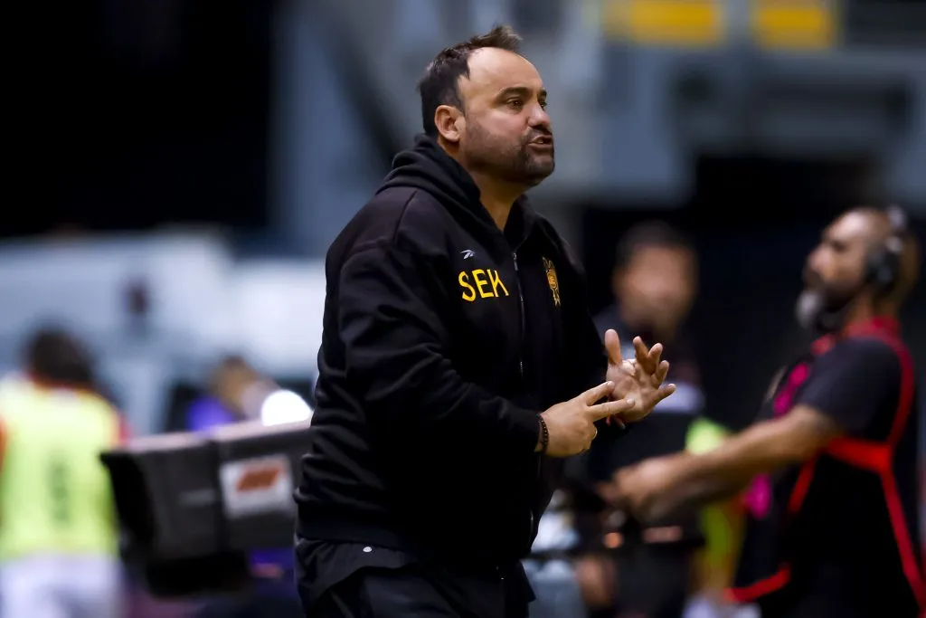 José Luis Sierra debe cambiar el chip rápidamente para un nuevo desafío de la Unión Española. (Pepe Alvujar/Photosport).