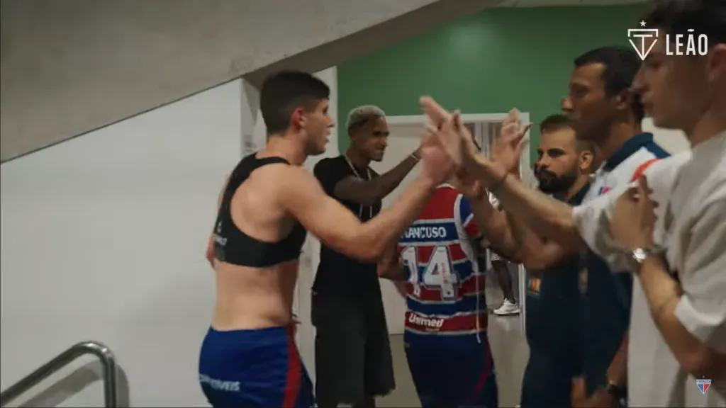 Así llegó Benjamín Kuscevic al camarín tras la goleada de Fortaleza vs Colo Colo. (Captura Leao TV).