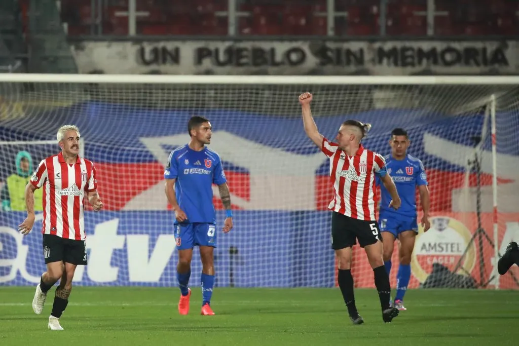 Neves y Ascacíbar en el Estadio Nacional. (Jonnathan Oyarzun/Photosport).