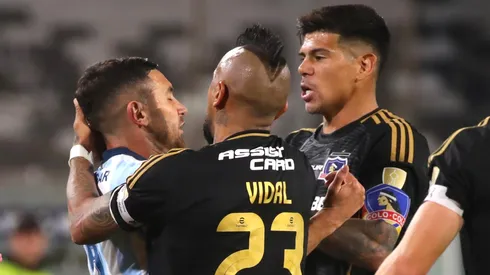 Vidal golpea la mesa por la capitanía de Pavez en Colo Colo.