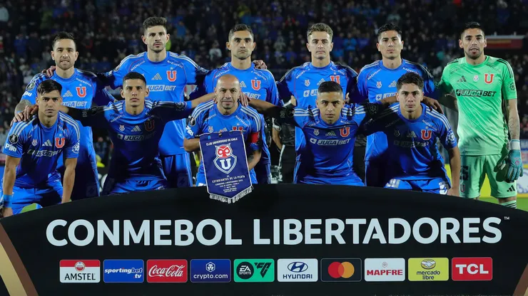 Formación de la U con equipo B ante Recoleta: Assadi titular.