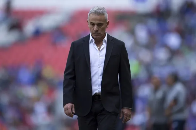 Juvenal Olmos es acusado de “inacción” en medio de delicada denuncia de abuso sexual. | Foto: Photosport.