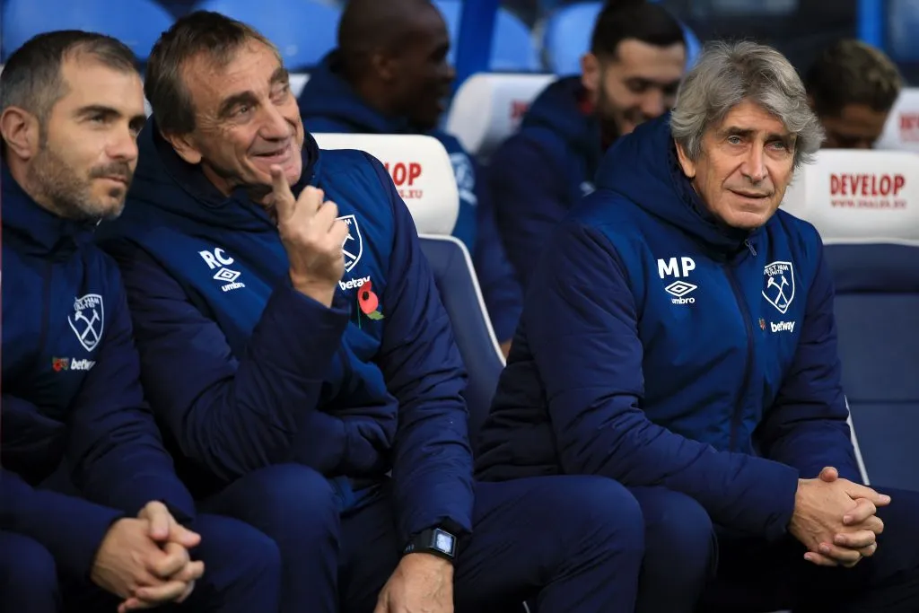 Enzo Maresca fue la mano derecha de Manuel Pellegrini en la banca de West Ham United. Foto: Marc Atkins/Getty Images.