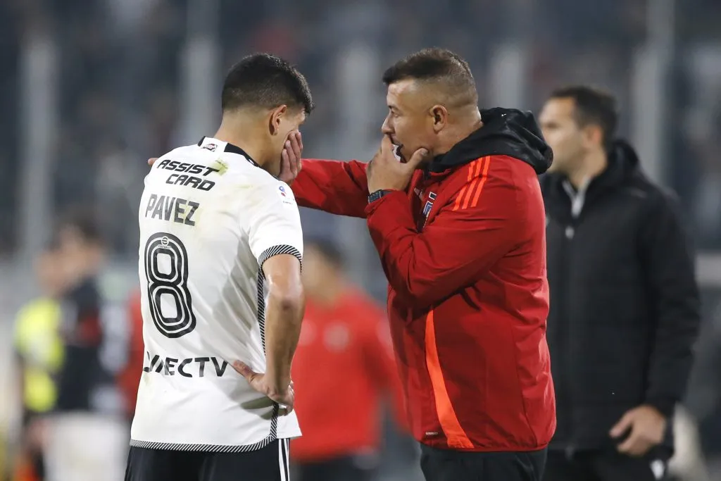 Foto: Esteban Pavez recibió el fuerte espaldarazo de su técnico, Jorge Almirón. Foto: Jonnathan Oyarzun/Photosport