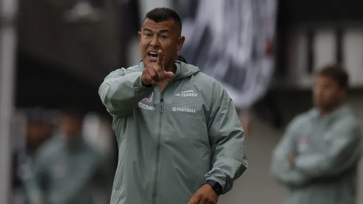 Jorge Almirón responde y saca la cara por refuerzo "cortado" en Colo Colo.