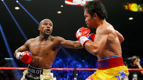Floyd Mayweather Jr y Manny Pacquiao durante el enfrentamiento que tuvieron en 2015.