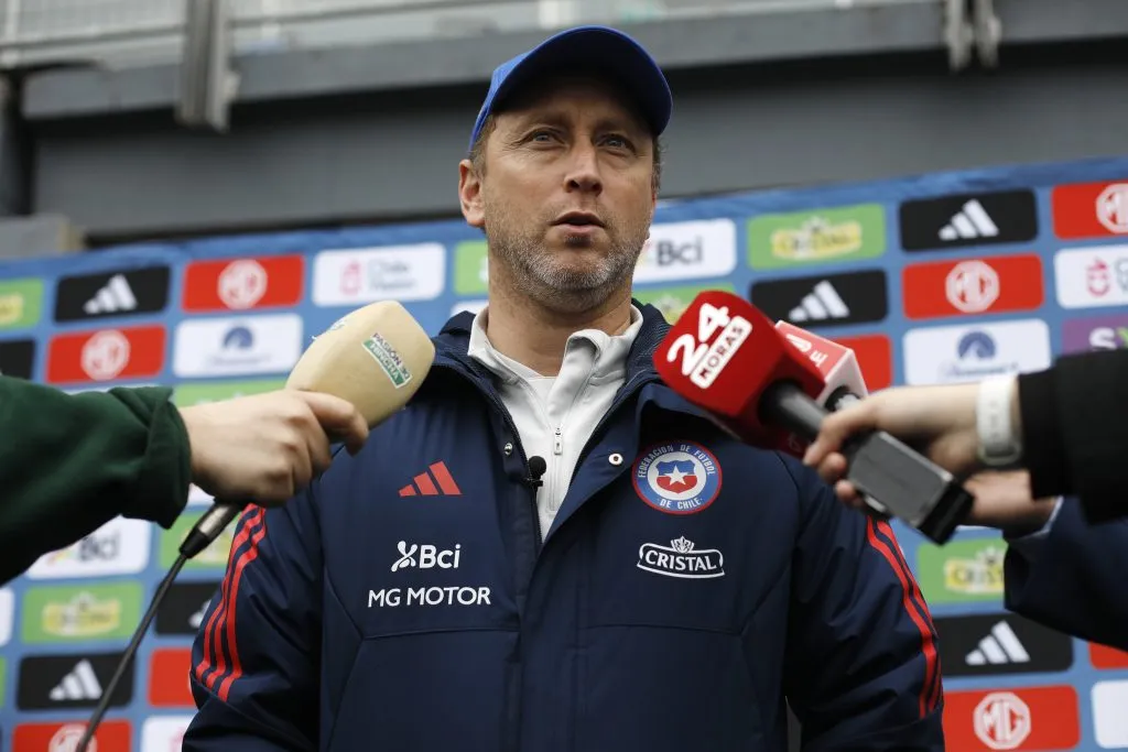 Luis Mena vivirá al mando de la Roja las primeras Eliminatorias Sudamericanas Femeninas de la historia del fútbol. Foto: Javier Salvo/Photosport