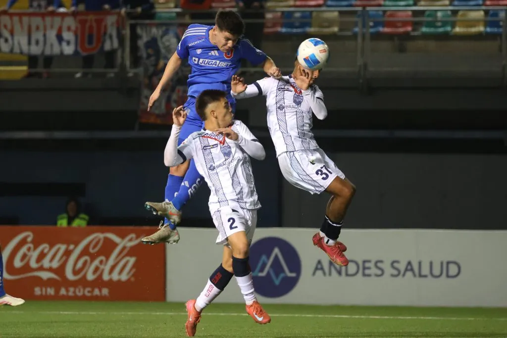 Agustín Arce jugando por la U. Foto: Jonnathan Oyarzun/Photosport
