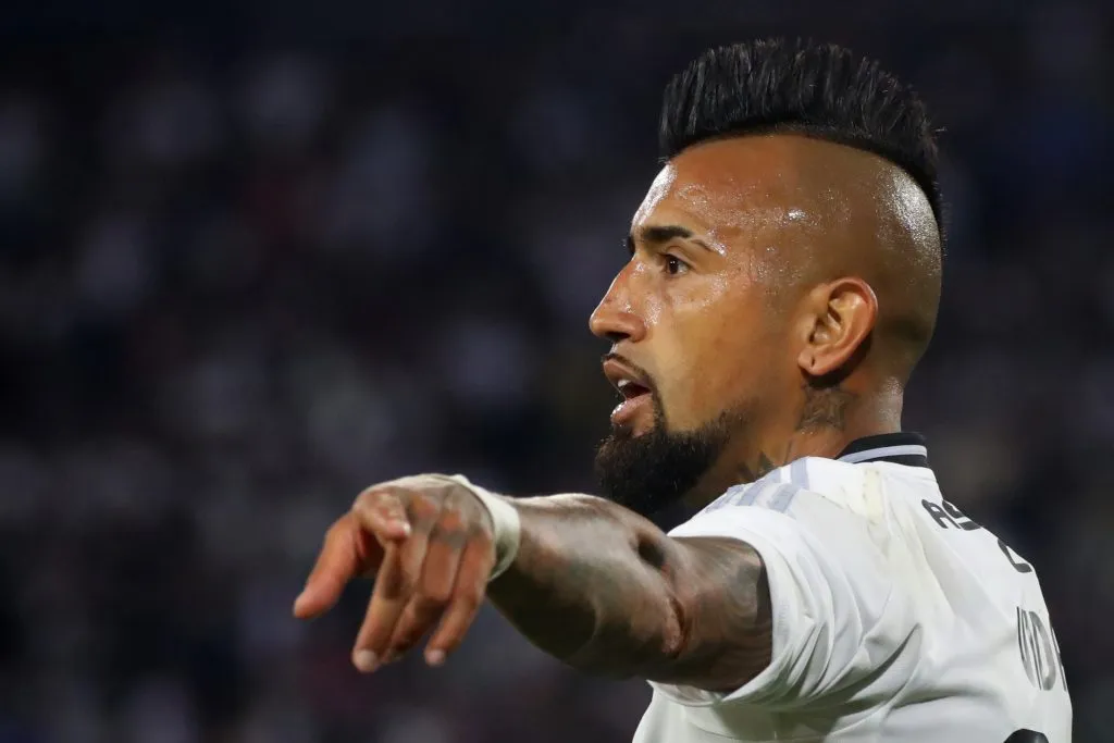 Arturo Vidal en este 2025 ha jugado un total de ocho encuentros oficial con Colo Colo. No registra goles ni asistencias en 542 minutos de acción. | Foto: Photosport.