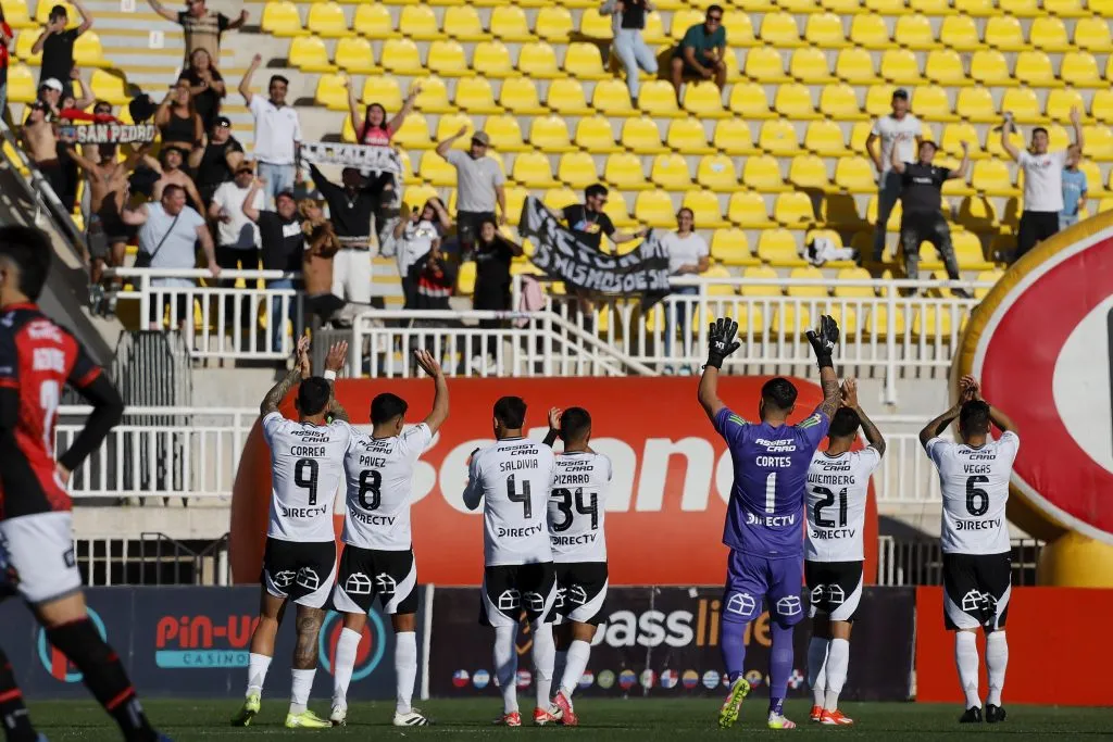 Colo Colo jugará en el Lucio Fariña sin la presencia de hinchas albos. | Foto: Photosport.