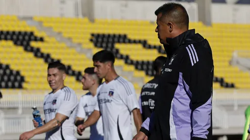 Jorge Almirón se aburrió de cosas y le golpea la mesa al plantel de Colo Colo.