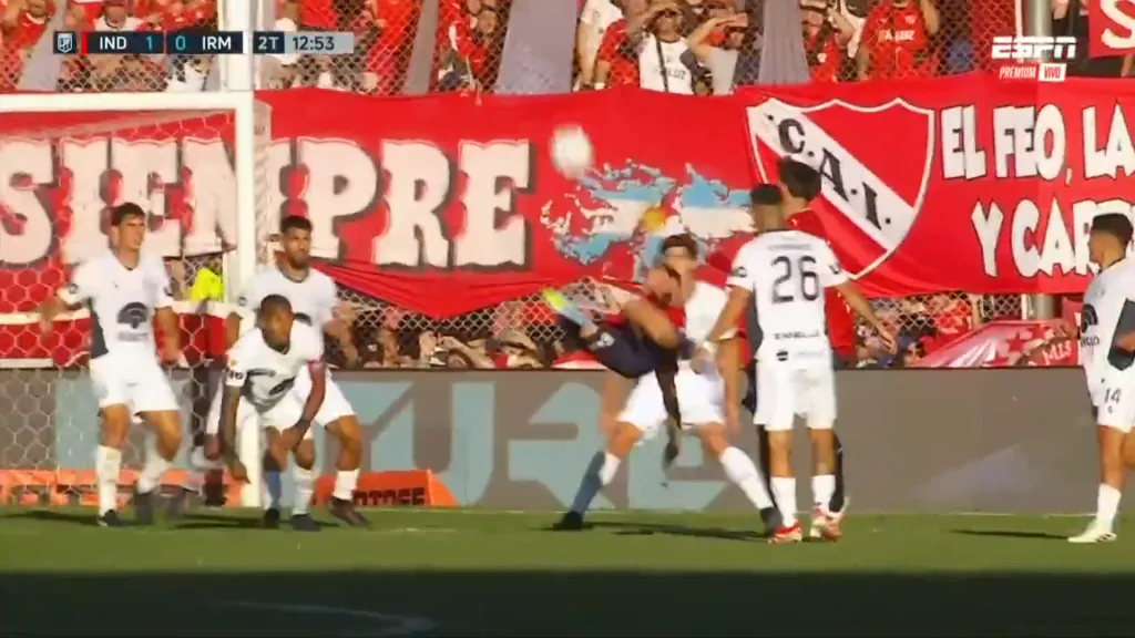 La pirueta de Santiago Montiel. (Captura ESPN).