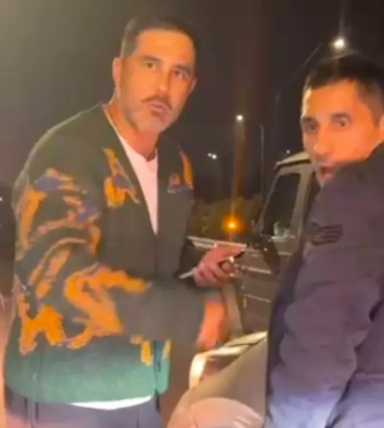 Claudio Bravo tuvo un tenso round con una persona que lo chocó en estado de ebriedad. Foto: Twitter.