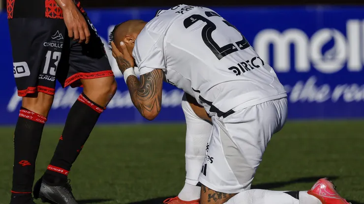 Arturo Vidal y Colo Colo la pasan mal.