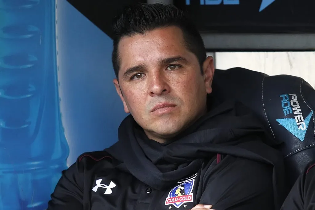 Guarello cuestionó la llegada de Hector Tapia a la banca en caso de salir Jorge Almirón. (Foto: Felipe Zanca/Photosport)