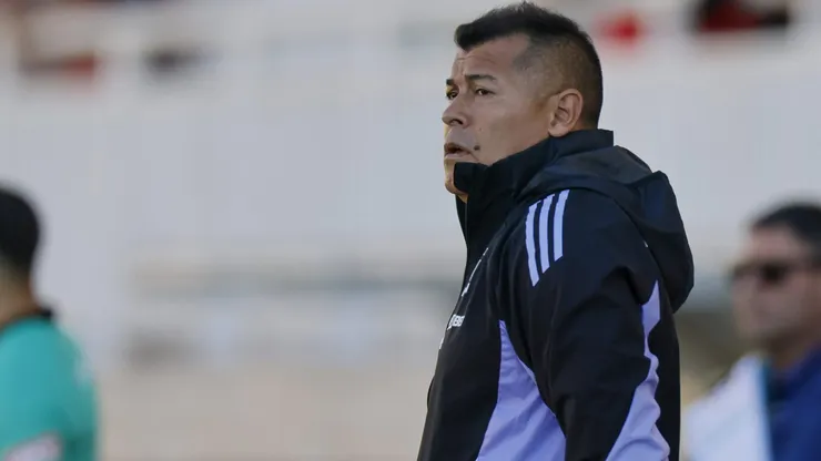 Jorge Almirón sufre en Colo Colo.