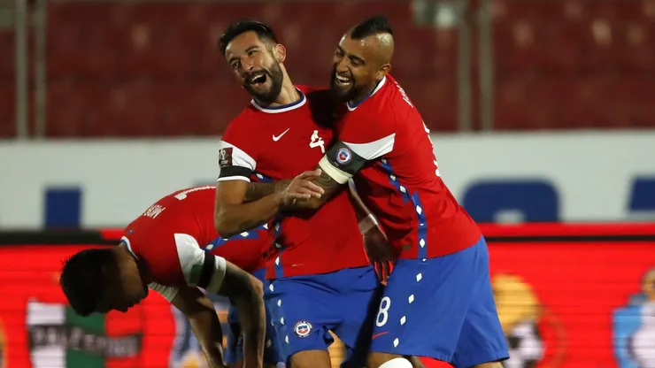 Arturo Vidal y Mauricio Isla.