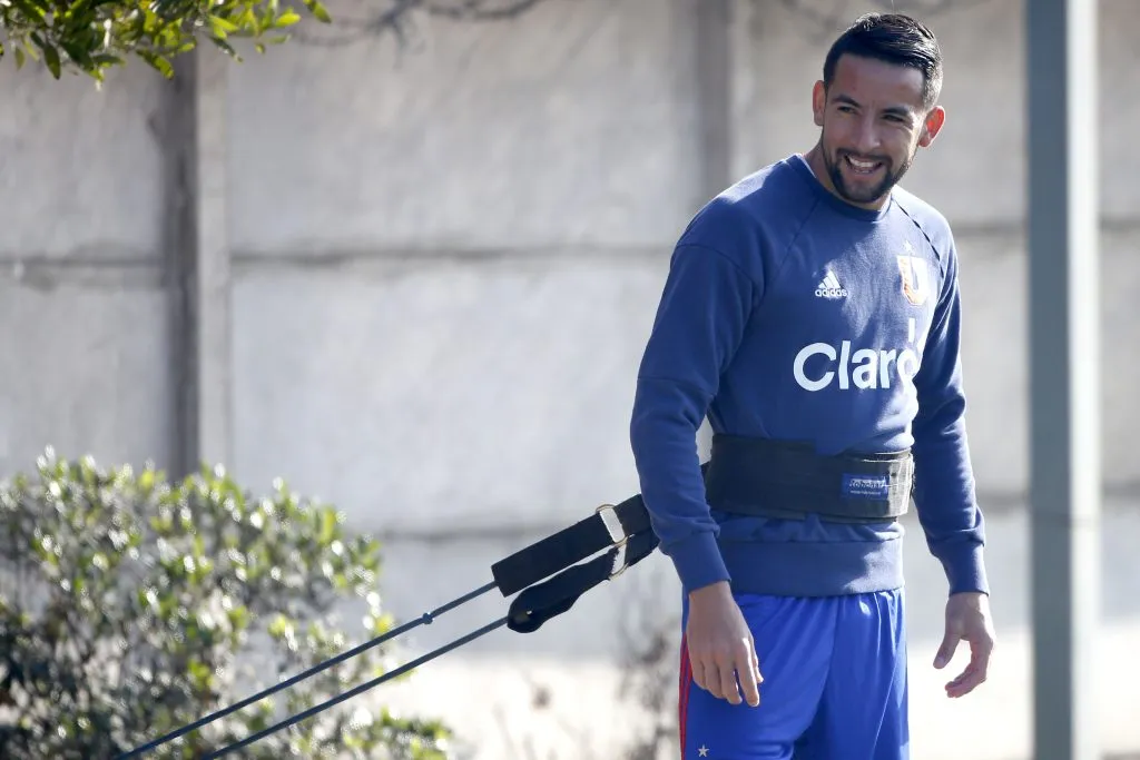 Mauricio Isla aclaró que nadie de la U lo buscó para ficharlo. Foto: Andres Pina/Photosport