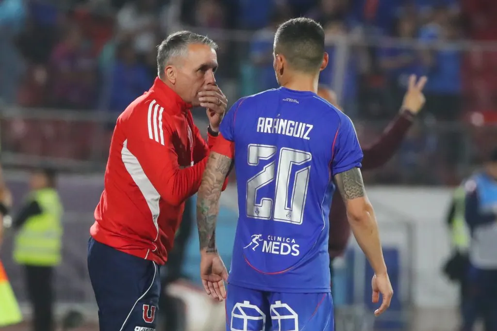 Gustavo Álvarez le dio la mejor de las noticias a los hinchas de la U por Charles Aránguiz. Foto: Photosport.