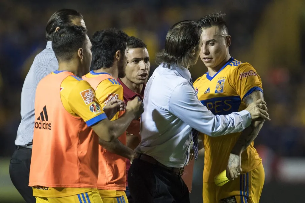 Matías Almeyda tuvo una discusión con Eduardo Vargas cuando era DT de Chivas y Turboman estaba en Tigres de México. (Mexsport/Photosport).