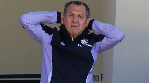 Aníbal Mosa no quiso hablar de la reunión entre plantel de Colo Colo y barra brava.