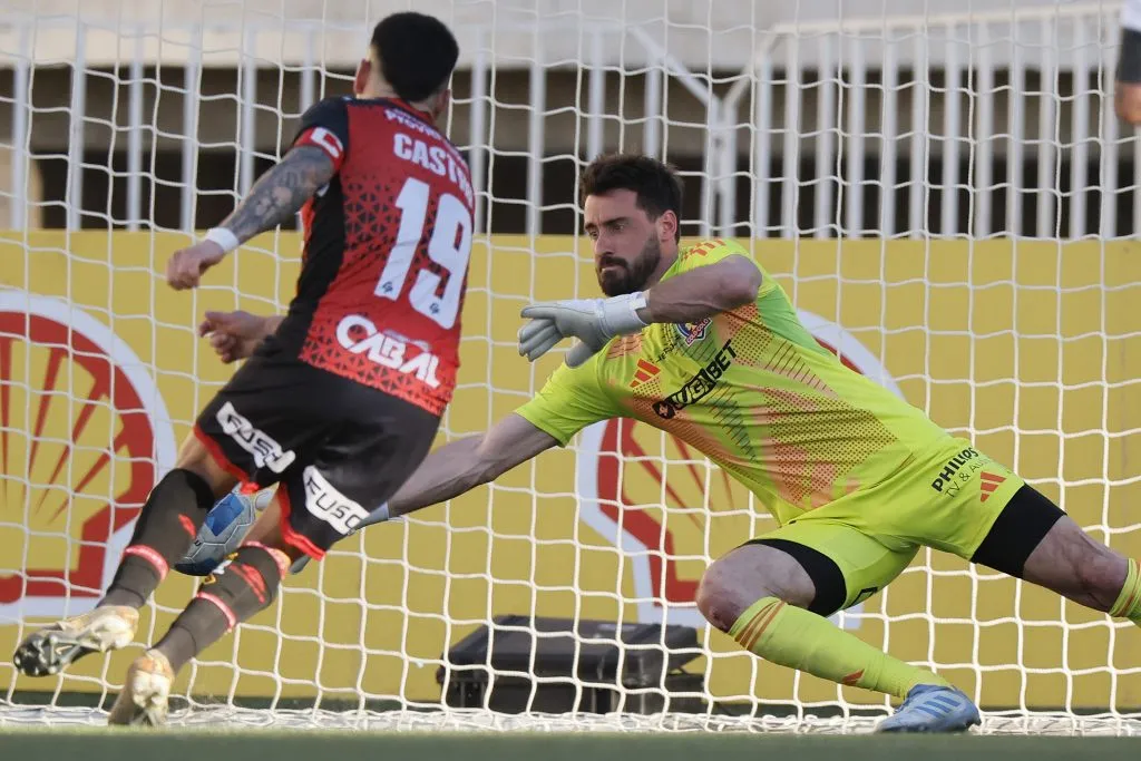 De Paul fue titular en la goleada sufrida por Colo Colo ante Deportes Limache por Copa Chile | Photosport