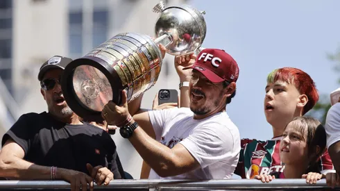 Fernando Diniz festeja la Libertadores que Fluminense le ganó al Boca Juniors de Jorge Almirón en 2023.