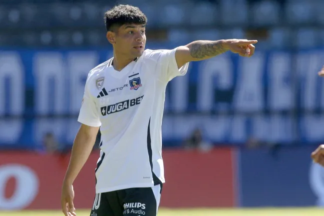 Claudio Aquino ha ido en decrecimiento con su nivel en los albos. (Marco Vasquez/Photosport).