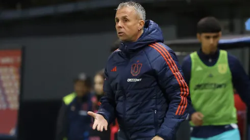 Gustavo Álvarez es regaloneado en U de Chile.