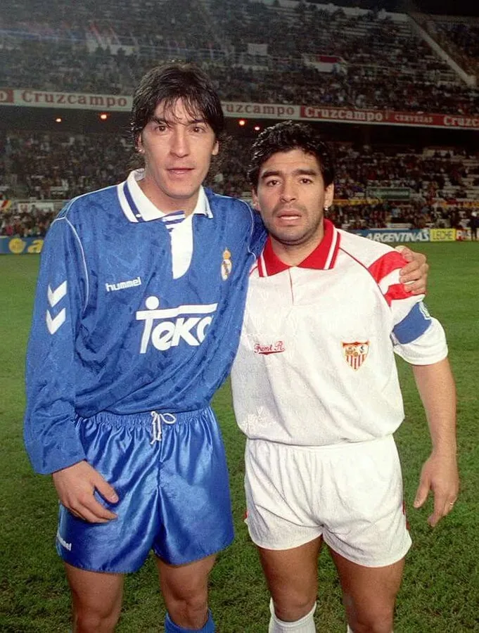 Iván Zamorano junto a Diego Maradona