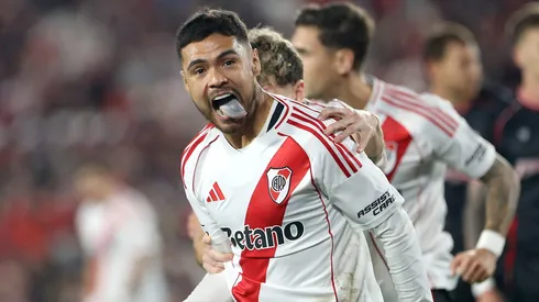 Paulo Díaz marcó un gol muy lindo ante Barracas Central.