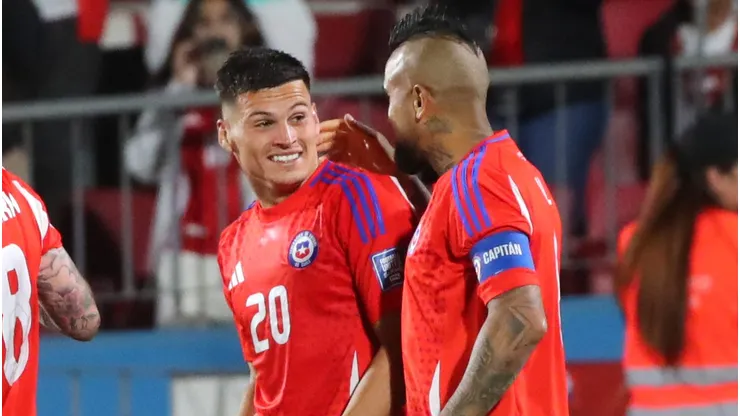 Lucas Cepeda está en la mira de Europa y Arturo Vidal aprovechó para aleonarlo.
