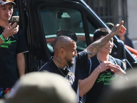 Palacios, Loyola y Gil emocionan a Vidal con visitas y regalos