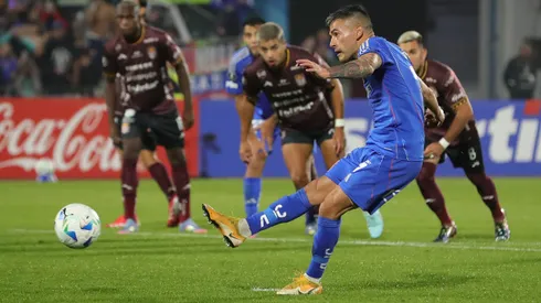 Charles Aránguiz volvió de su lesión en tiempo récord y marcó en un triunfo clave de la U.